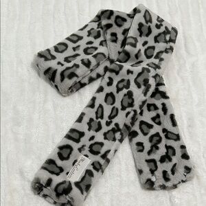 😊 NWT Minky Couture Plush Scarf